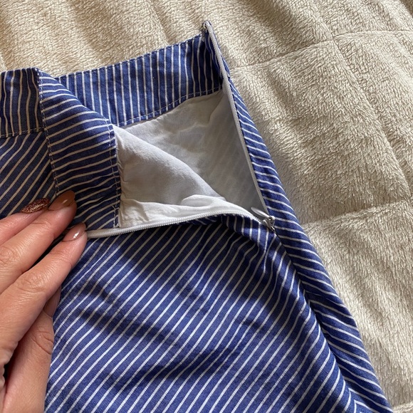 Asymmetrical Ruffle Skirt - Picture 2 of 4